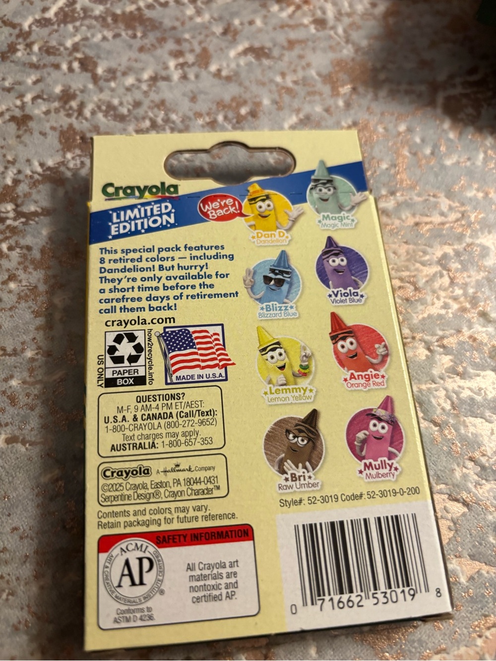 Retired Crayola crayon colors set (8 crayons in box) Limited edition box set NE